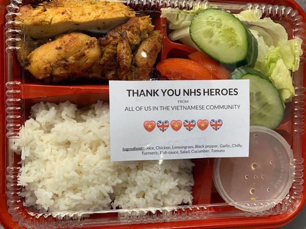 Vietnamese in UK support local health staff in fight against COVID-19