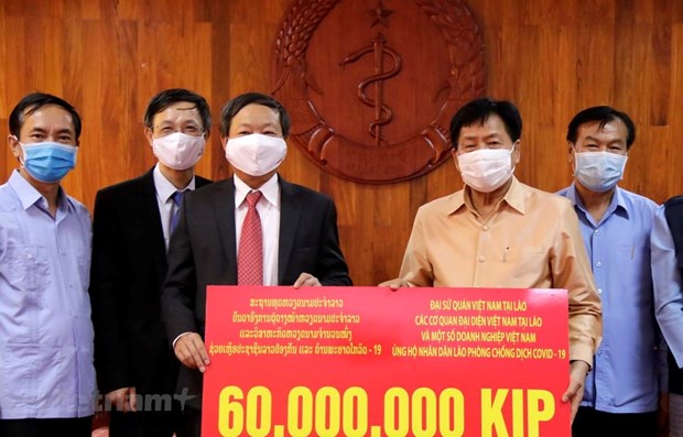 Vietnamese Embassy helps Laos to fight COVID-19