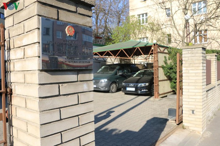 Vietnamese Embassy in Czech Republic receives registrations of Vietnamese citizens to return home