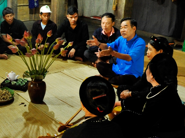Ethnic groups commemorate Uncle Ho