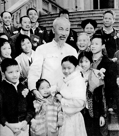 Various activities organized to mark President Ho Chi Minh’s 130th birthday abroad