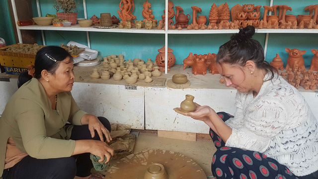 Sightseeing activities in Hoi An ancient quarter and Thanh Ha pottery village