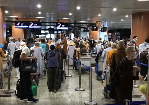 Nearly 240 Vietnamese citizens in Myanmar brought back home