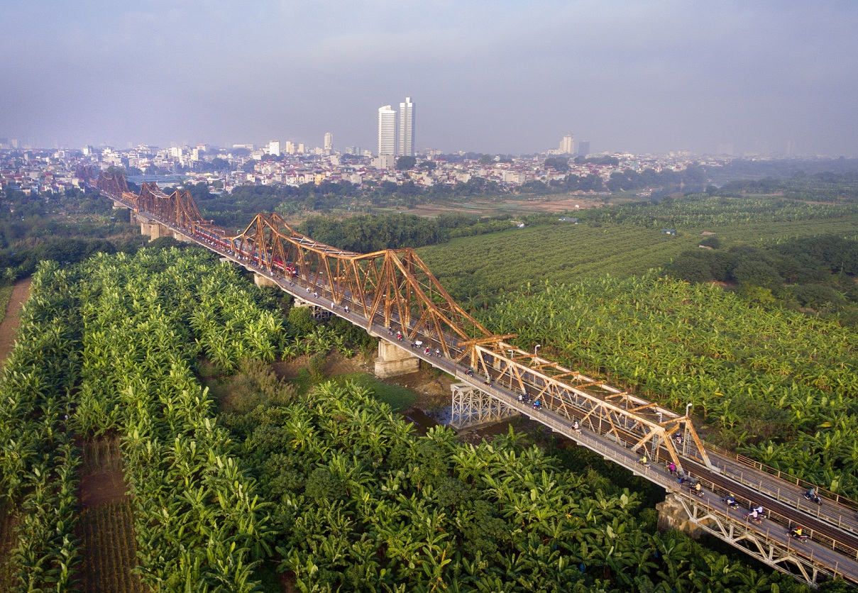 Helicopter tour provides ultimate view of Hanoi and Red River Delta