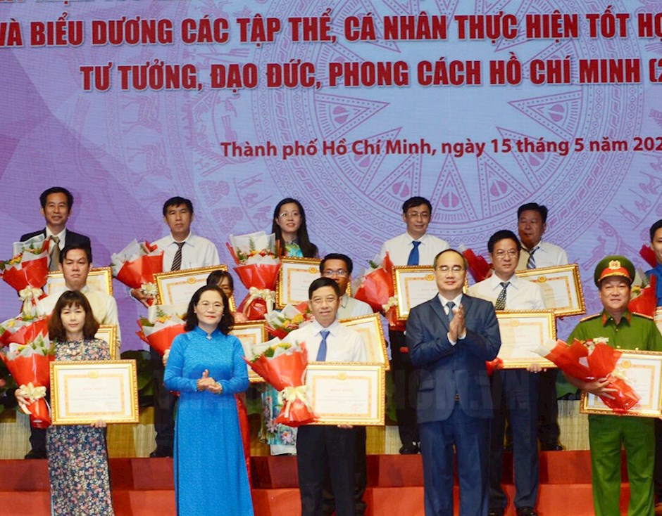 Ho Chi Minh city honors collectives and individuals for studying and following Ho Chi Minh’s ideology, morality and style