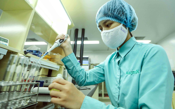 Vietnam starts testing COVID-19 vaccine on mice