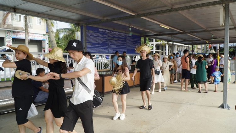 Quang Ninh’s economy thrives