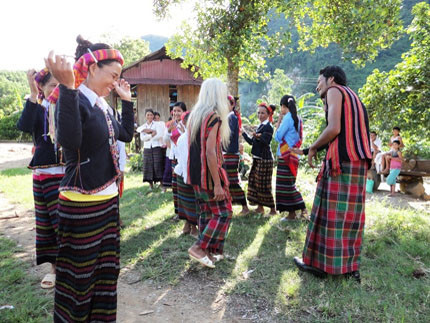 Teaching intangible cultural heritage to Phu La and La Chi ethnic people