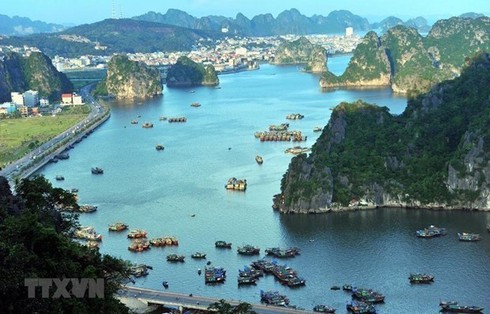 Tourists flock again to Quang Ninh after social distancing rules lifted