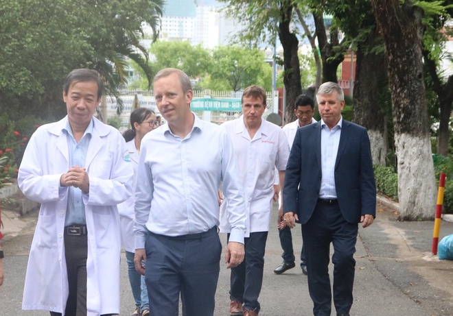 UK ambassador thanks Vietnam for saving British pilot