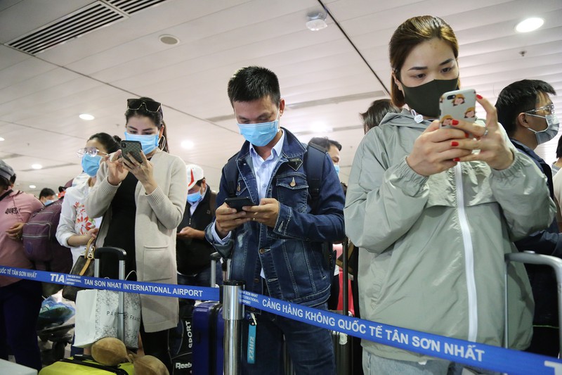 Foreign experts, investors applying for entry into Ho Chi Minh city supported