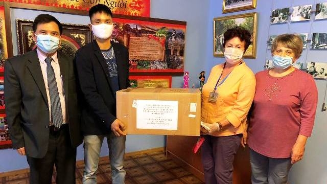 Vietnamese community presents face masks to Russia’s Ulyanovsk city