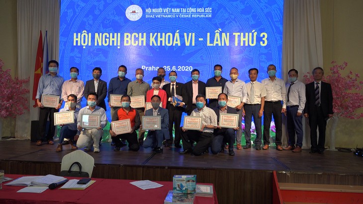 Vietnamese collectives and individuals in Czech Republic honoured for fighting COVID-19