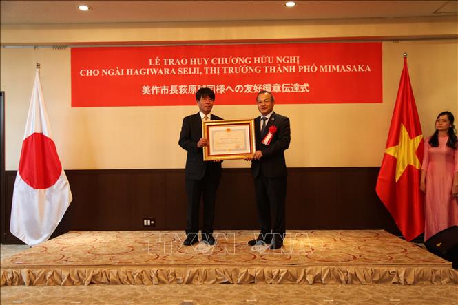 Japanese city Governor presented Vietnam’s Friendship Medal