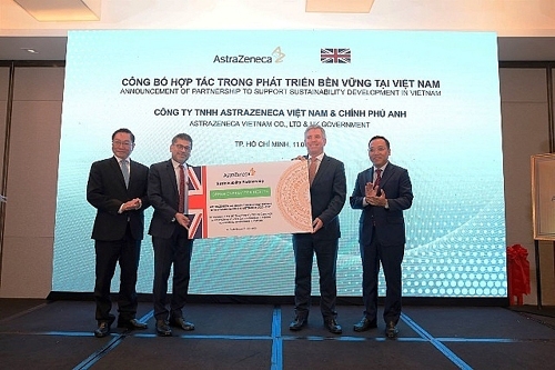 UK sponsors 5 solar power systems for Vietnam’s development of green energy