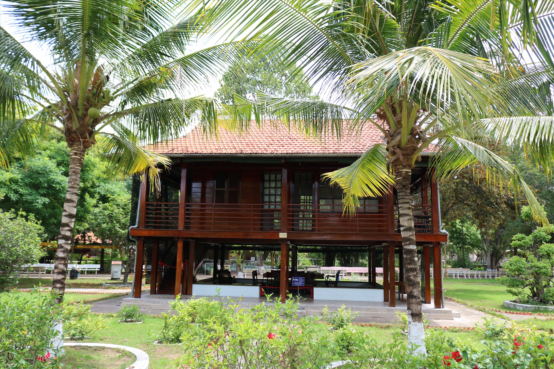 Visiting Uncle Ho’s stilt house in Dong Thap province
