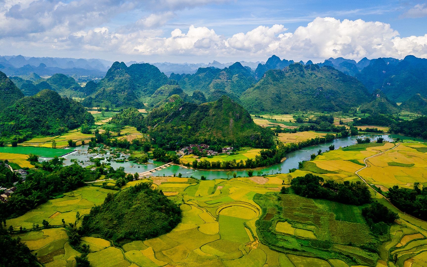 Non Nuoc Cao Bang listed among Top 50 world’s best views