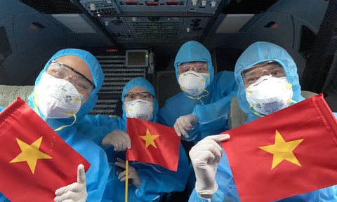 Over 340 Vietnamese citizens return home safely from Japan