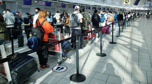 Over 240 Vietnamese citizens repatriated safely from Singapore
