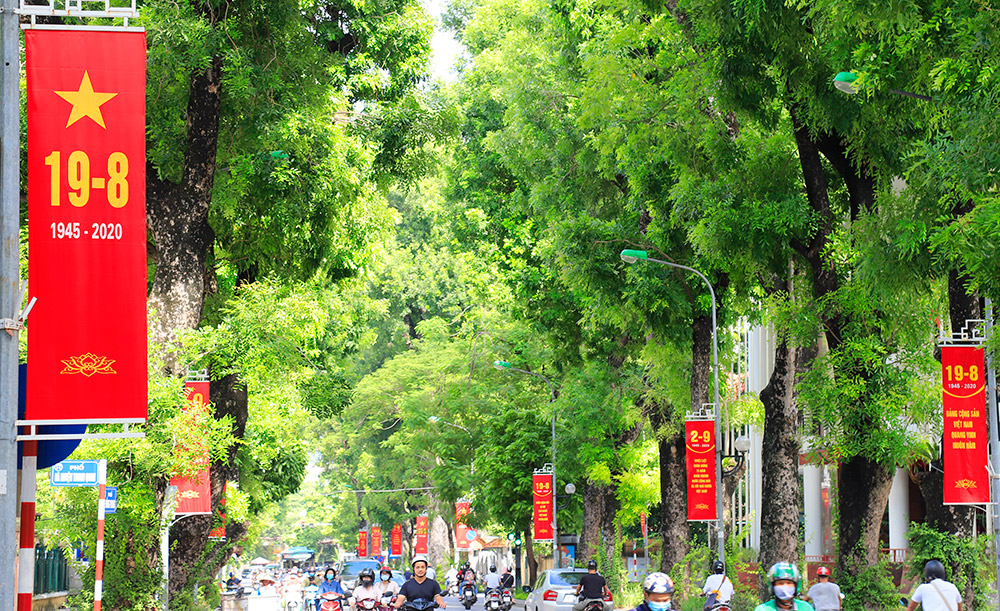 Hanoi brilliantly decorated to welcome 75th anniversary of August Revolution and National Day