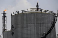 Indonesia allows oil and gas investors to choose contract options