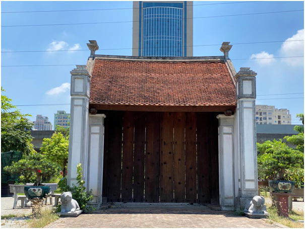 Hanoi Museum reconstructs Mong Phu village gate