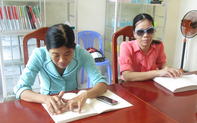 Reading and lifelong self-study following President Ho Chi Minh s example