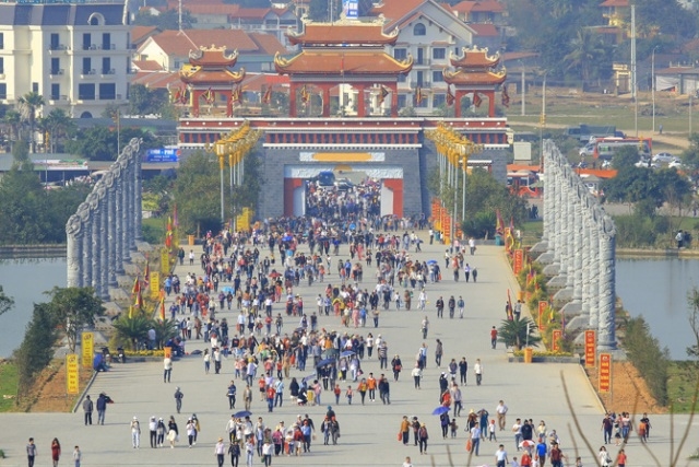 Temporarily pausing festivals, closing bars and karaoke in Vinh Phuc