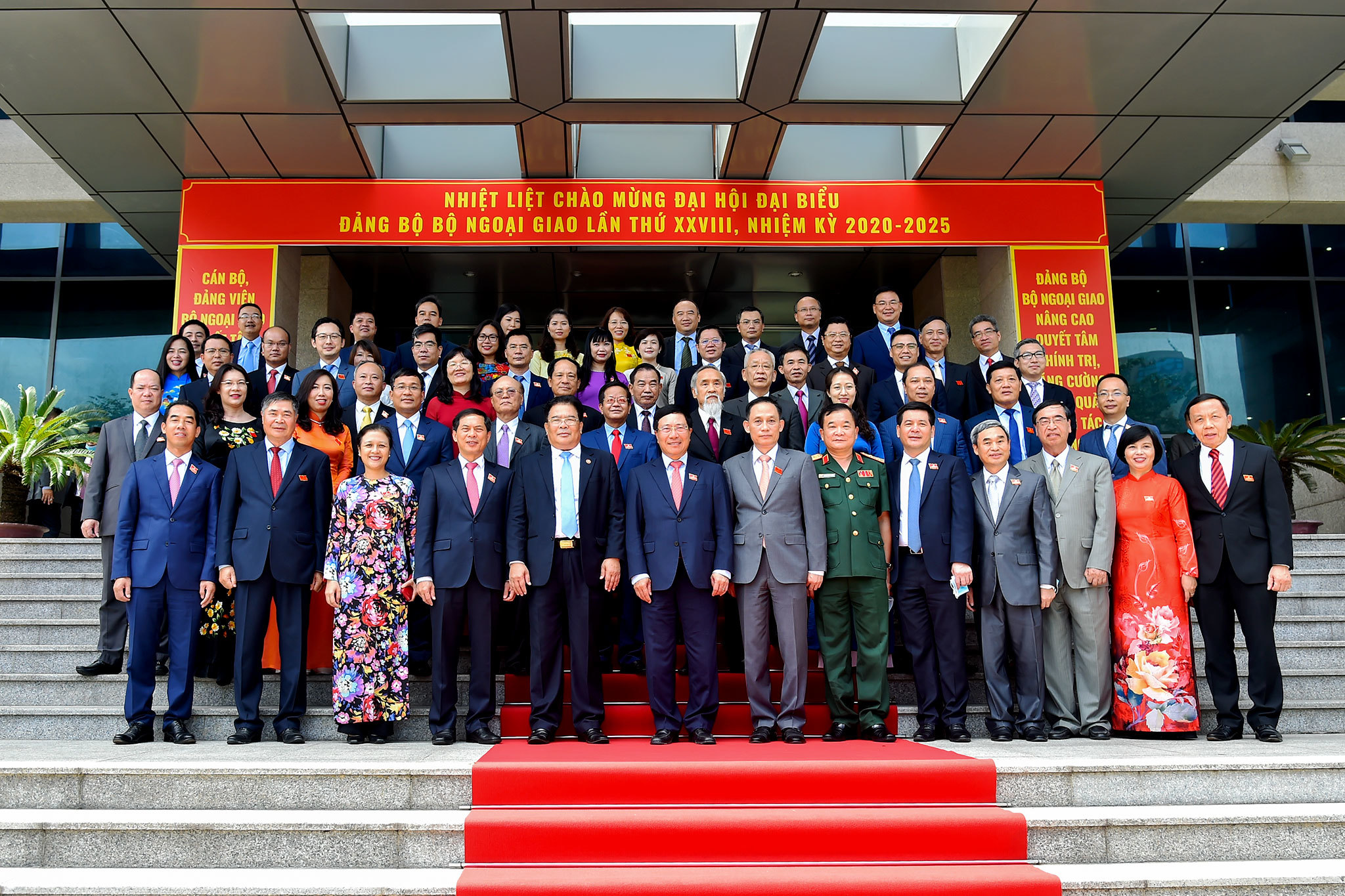 Promote pioneering role of foreign affairs in maintaining peaceful and stable environment