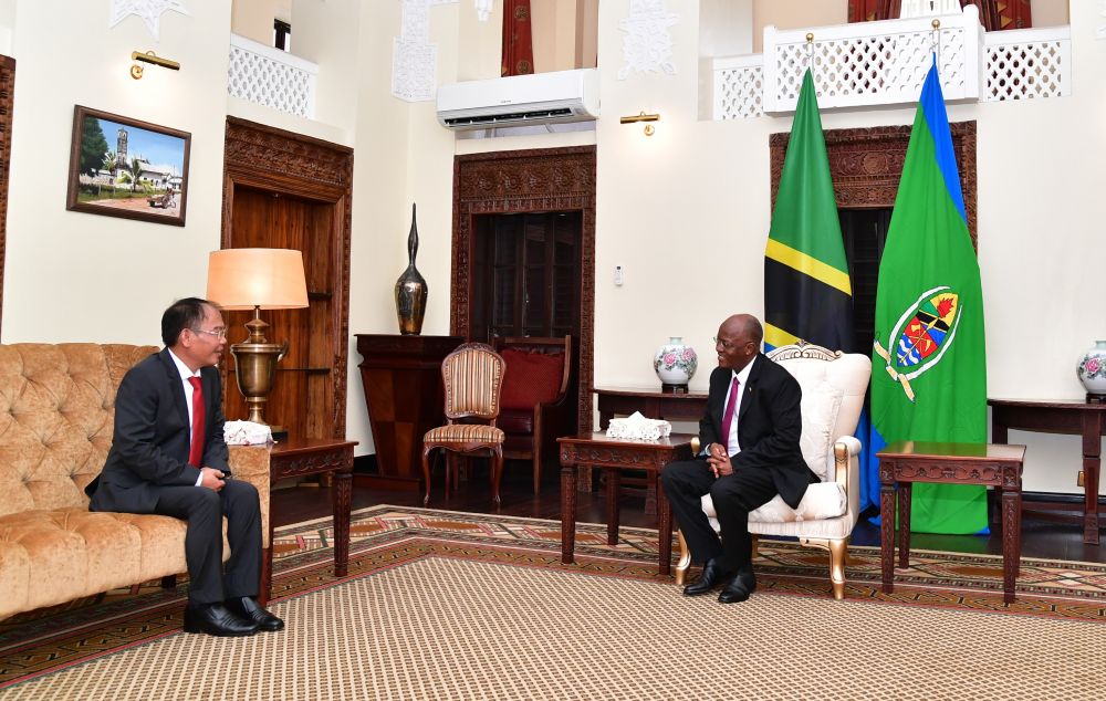Vietnamese Ambassador presents credentials to Tanzanian President