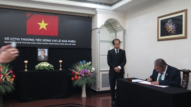 Vietnamese embassies in Brunei, Bangladesh hold services for former Party leader