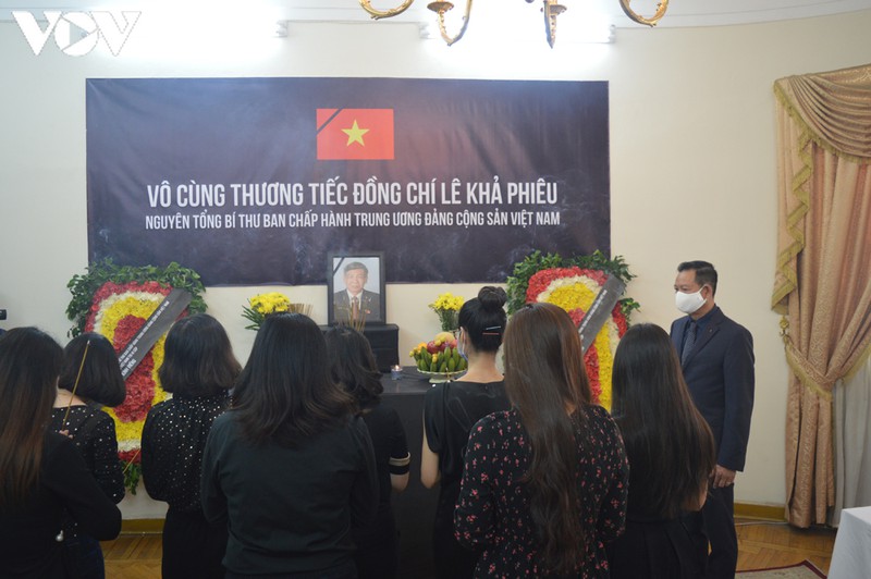 Respect-paying ceremony for former General Secretary Le Kha Phieu held in Egypt