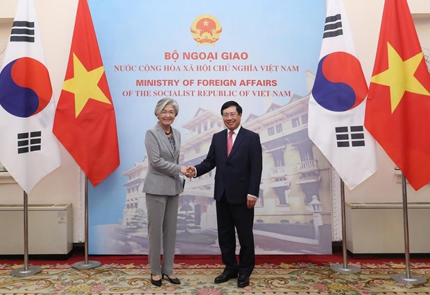 Deputy PM, Foreign Minister Pham Binh Minh holds talks with RoK Foreign Minister