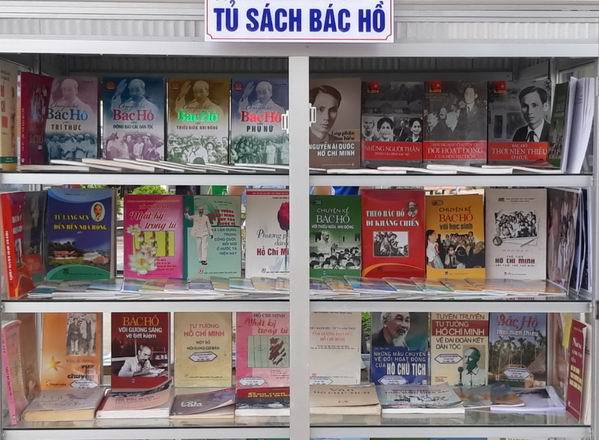 Developing a bookcase about President Ho Chi Minh