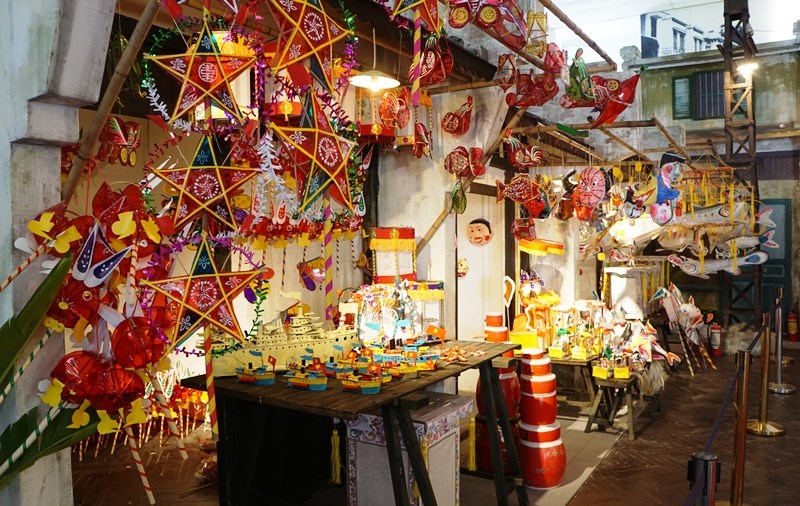 Mid-Autumn Festival at Thang Long Imperial Citadel