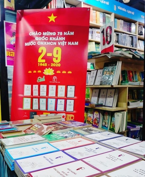 Book exhibitions in celebration of 75th anniversary of National Day