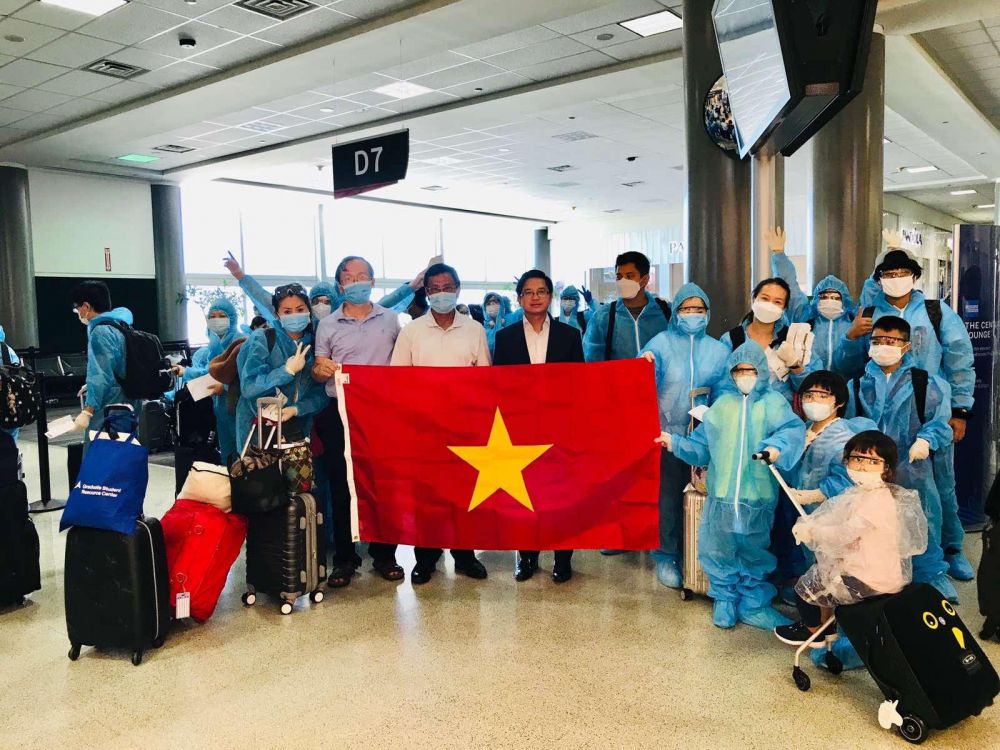 More Vietnamese citizens from RoK brought home safely