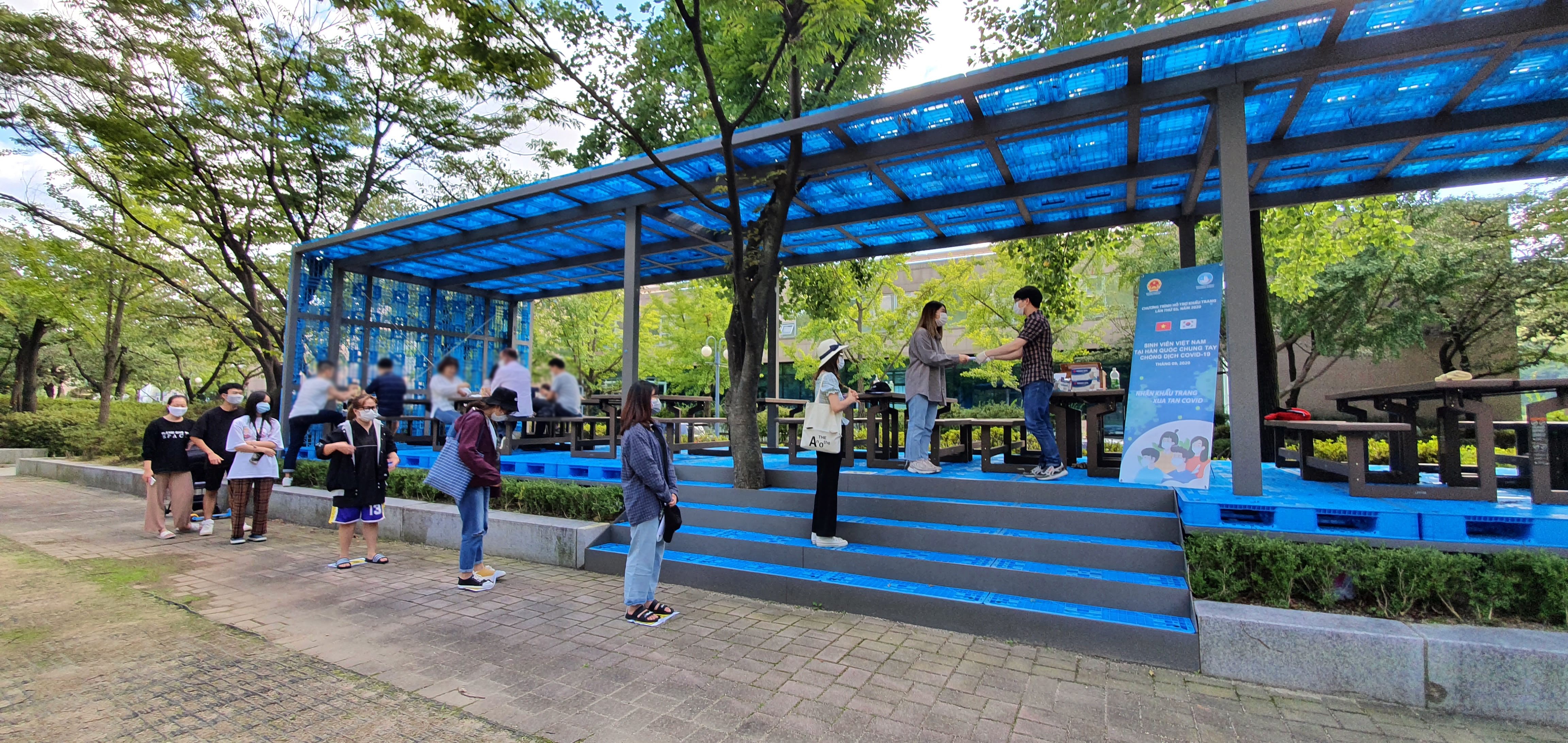 Vietnamese students in RoK together overcome COVID-19 pandemic