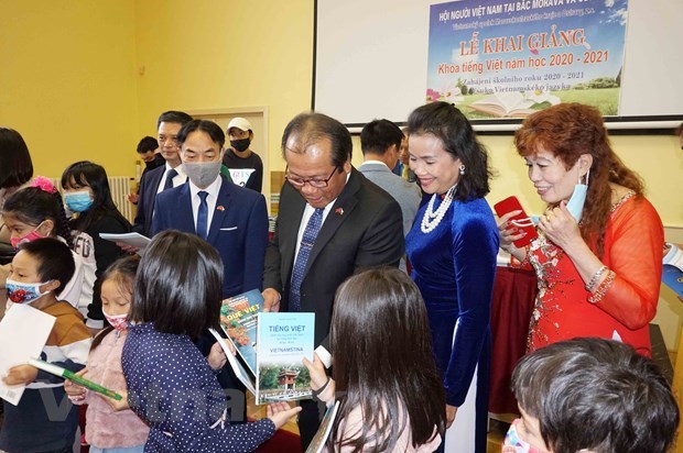 Vietnamese language class opens in Czech Republic