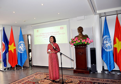 Diplomatic representative missions in Geneva meet overseas Vietnamese