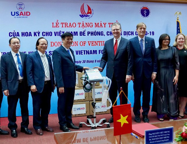 US donates ventilators to Vietnam to respond to COVID-19