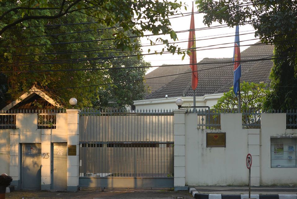 Report about Vietnamese citizens in Indonesia registering to return home in October