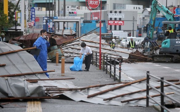 Authorities search for two Vietnamese apprentices missing in typhoon in Japan