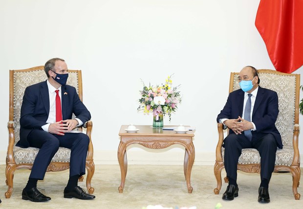 PM Nguyen Xuan Phuc welcomes UK foreign minister
