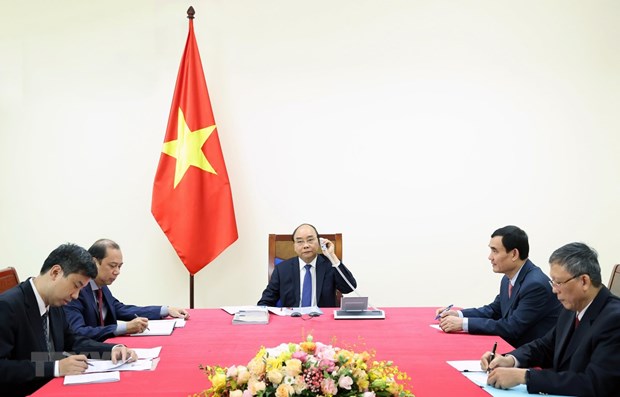Vietnamese, Japanese Prime Ministers hold phone talks