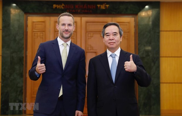 Party official receives head of US finance corporation