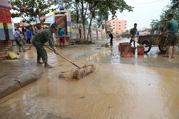 Vietnamese embassy in UK raises fund for flood-hit people at home