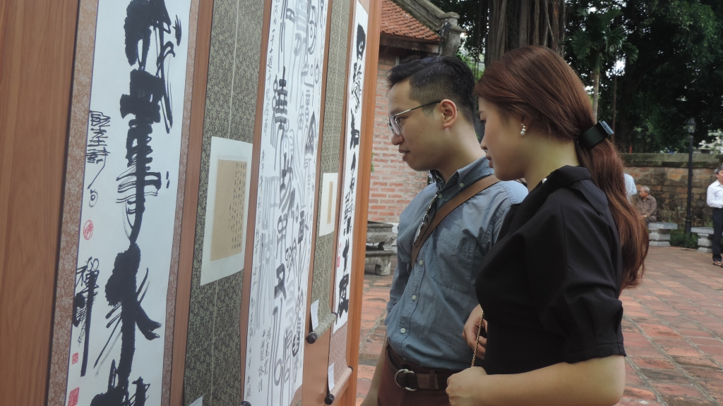 Calligraphy works and paintings on display in Hanoi