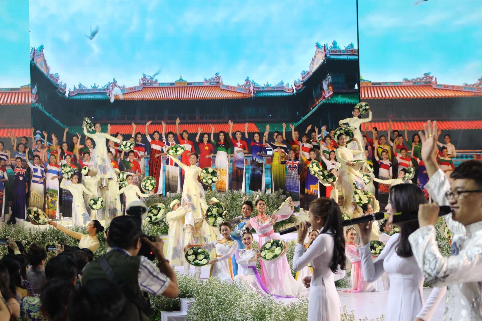 Image ambassadors to present at Ao Dai Festival 2020