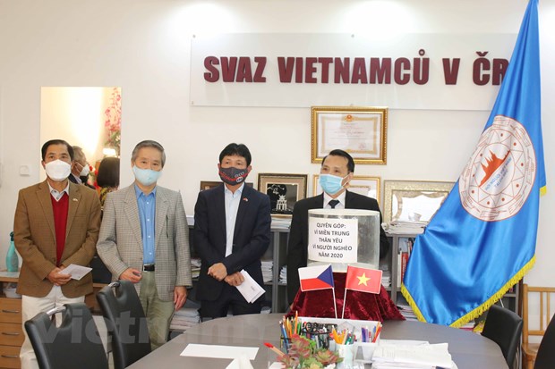 Overseas Vietnamese in Czech and Poland raise fund to support flood victims